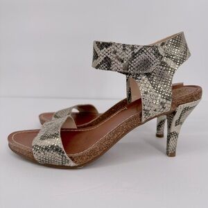 NWOT Vince Camuto Snake Print Metallic Velcro Sandals